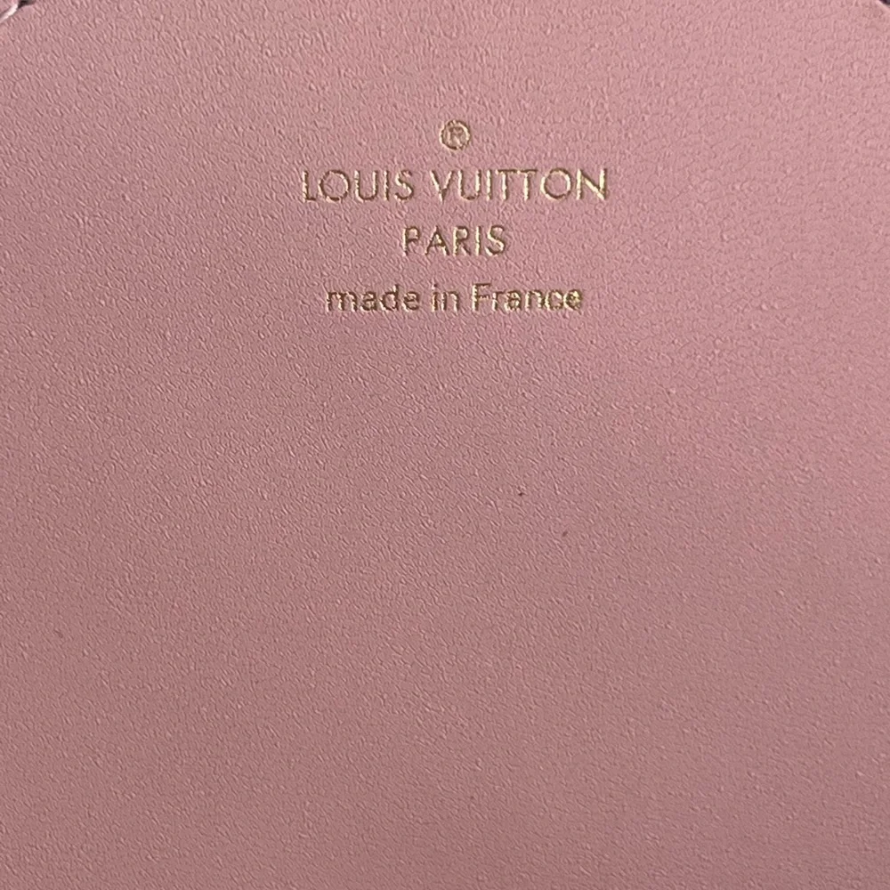 Louis Vuitton clutch soft pink interior - Picture 5 of 10
